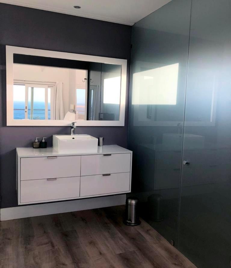 Апартаменты Bright Camps Bay Loft With Stunning Views And Shared Pool Кейптаун Экстерьер фото